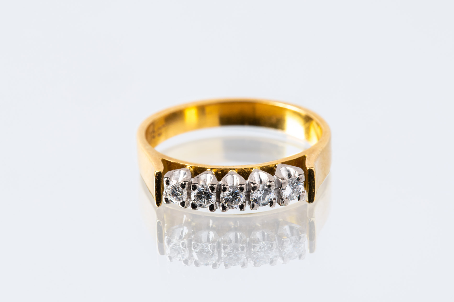 18ct Yellow Gold Diamond Set - Archer & Holland